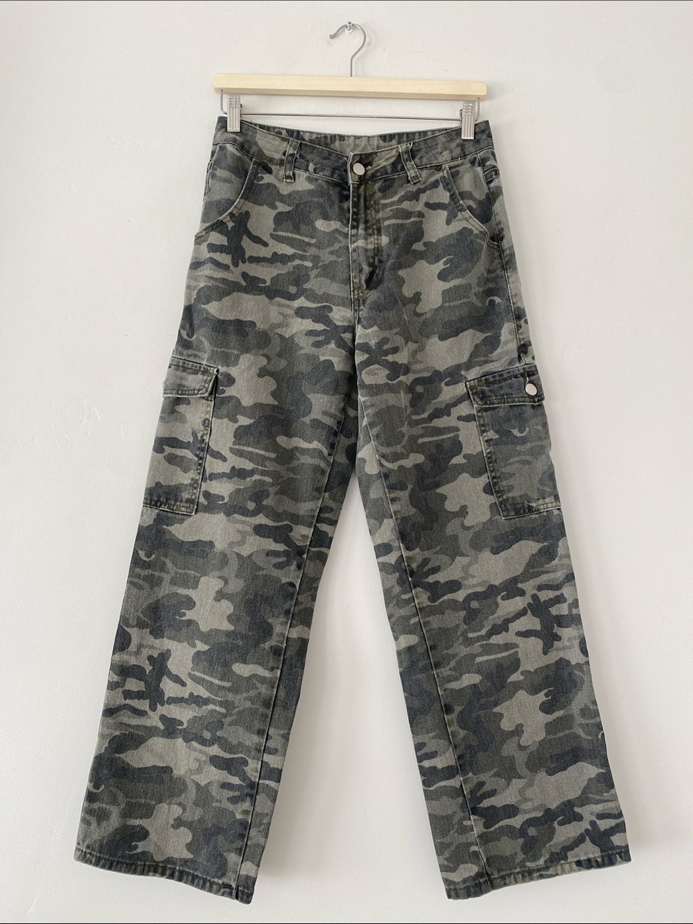 Wide-Leg Camo Cargo Pants Sz S Gray/Black